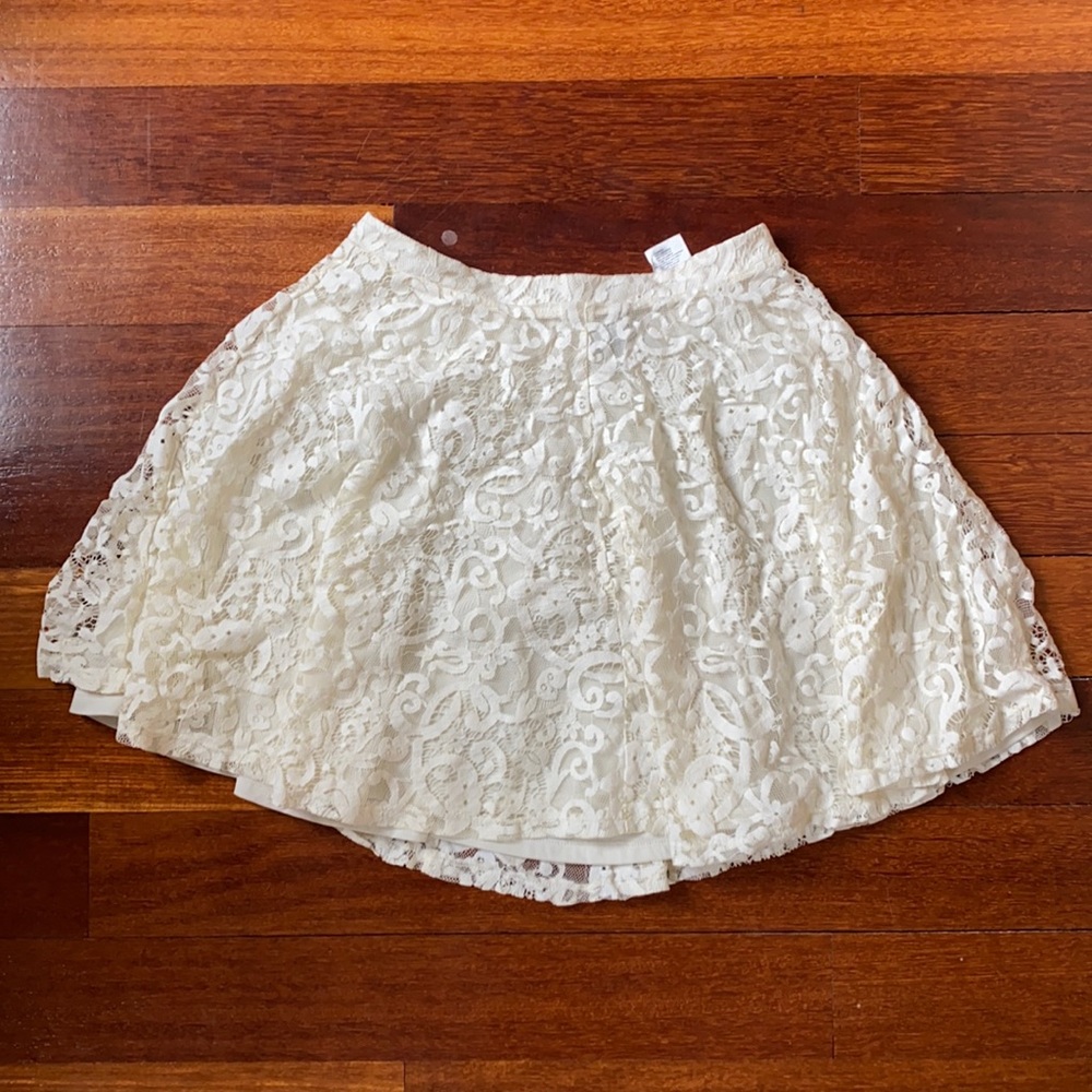 H&M Lace High-Wasted Skirt